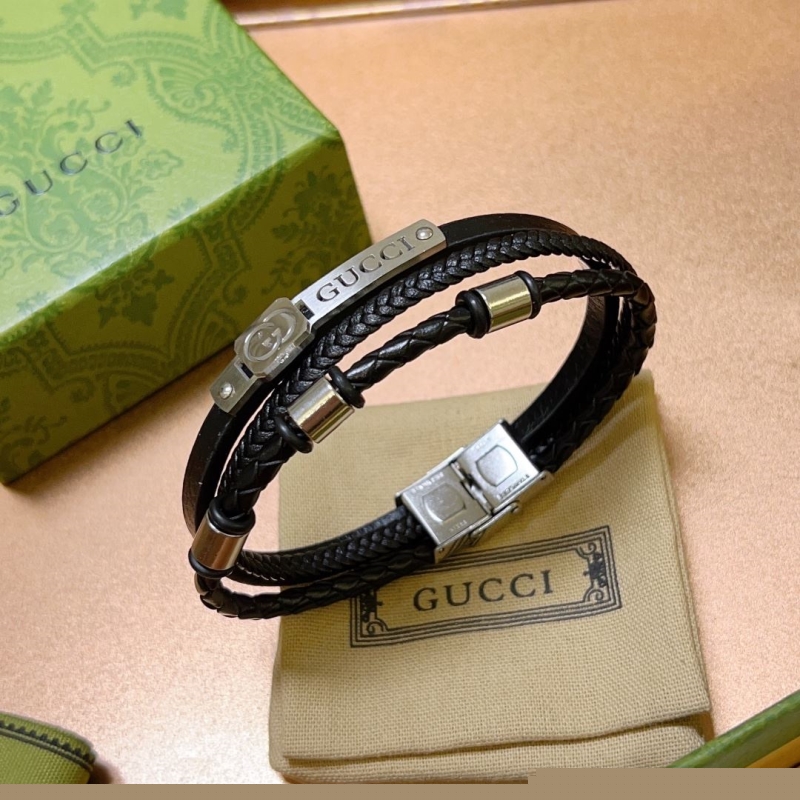 G*u*i bracelets